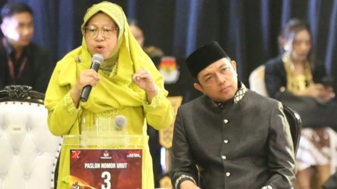 Paslon 03 Risma-Hans saat Debat Perdana Pilgub Jatim