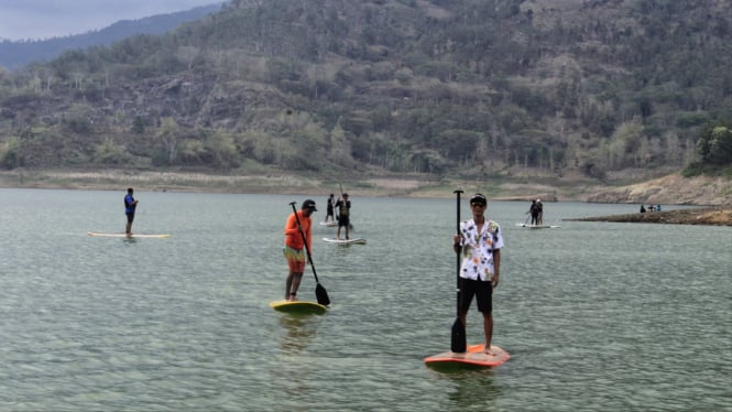 Wisata paddling di wisata waduk Wonorejo Kabupaten Tulungagung.