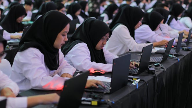 Suasana tes CPNS Kemenkumham di Surabaya.