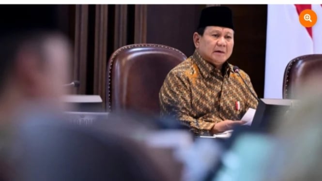 Presiden Prabowo Subianto pimpin rapat perdana kabinet