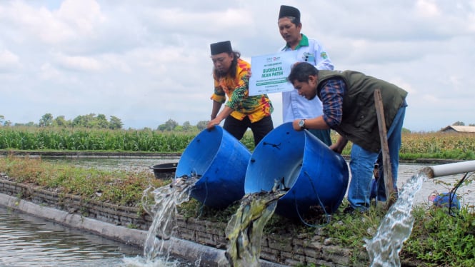 Pelepasan benih ikan patin di Tulungagung