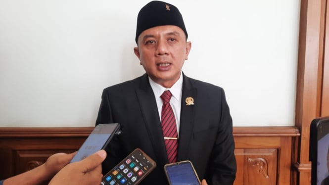 Wakil Ketua DPRD Jawa Timur Deni Wicaksono