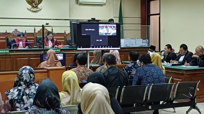 Puluhan pegawai bersaksi dalam sidang  pemotongan insentif pajak BPPD Sidoarjo.