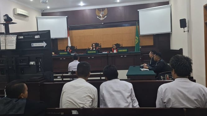 Sidang perkara kasus penggelapan Rp 12 miliar oleh pebisnis ban.