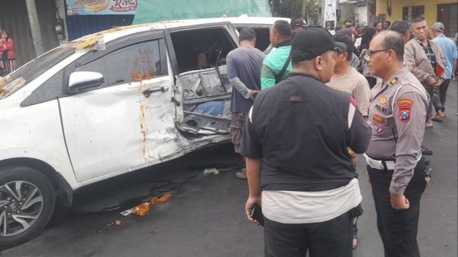 Kanit Laka Lantas Polrestabes Surabaya Iptu Suryadi (seragam Polri)