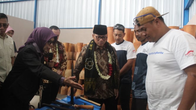 Mendes PDT Yandri Susanto hadir di DSA Blitar ekspor Kendang Djembe.