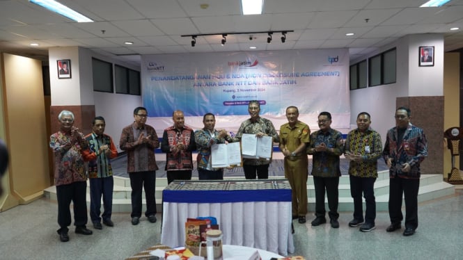 Penandatanganan MoU antara Bank NTT dengan Bank Jatim