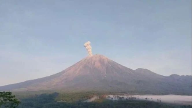 Gunung Semeru di Lumajang, Jawa Timur