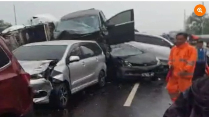 Kecelakaan beruntun di Tol Cipularang