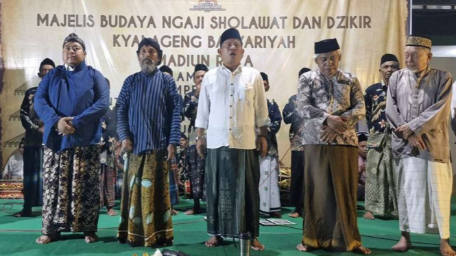 Anggota DPRD Jatim Abdullah Muhdi saat menghadiri Majelis Budaya Ngaji Shalawat dan Dzikir Kyai Ageng Basyariyah Madiun