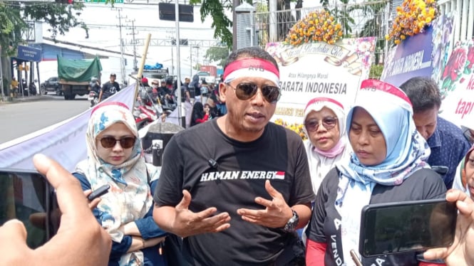 Koordinator AVB Muhammad Nur dan beberapa perwakilan vendor.