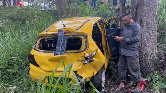 Mobil Brio yang masuk jurang di Pacet Mojokerto