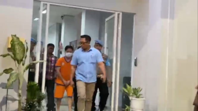 Penampakan Ivan Sugiamto saat ditahan di Polrestabes Surabaya.