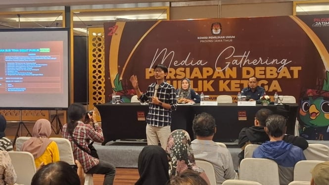 KPU Jawa Timur akan melaksanakan debat ketiga atau pamungkas Pilgub Jatim 2024 di Grand City Surabaya, Senin 18 November 2024.