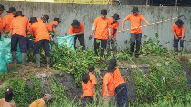 Sier berasama Pemkot Surabaya gelar aksi bersih sungai Tambak Oso