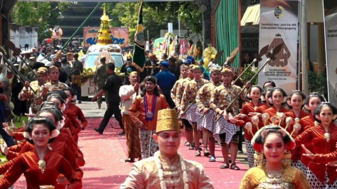 Iring-iringan Hari Jadi ke-819 Kabupaten Tulungagung