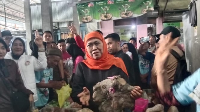 Khofifah Indar Parawansa di Pasar Sidoharjo Lamongan