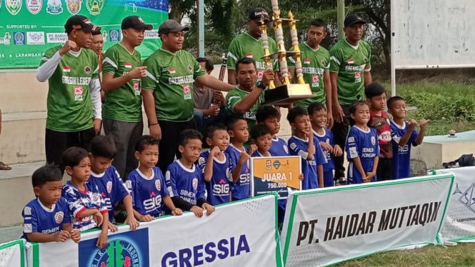 SSB Sindogres juara piala Ketua DPRD Gresik