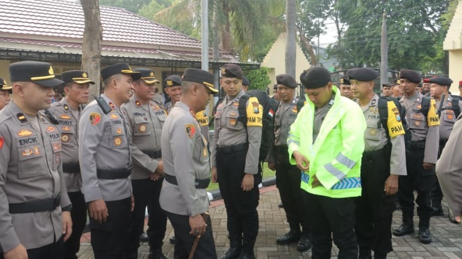 Apel Pergeseran Pasukan di Lapangan Polres Mojokerto