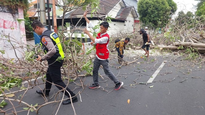 Angin kencang di Mojokerto