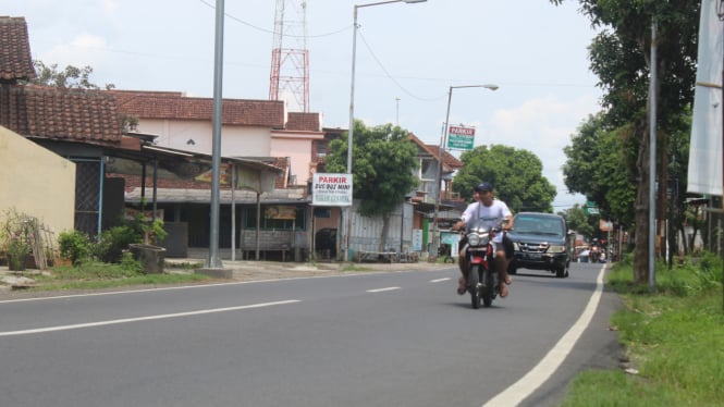 Kondisi jalan mulus di Desa Ngadi, Kecamatan Mojo, Kediri.