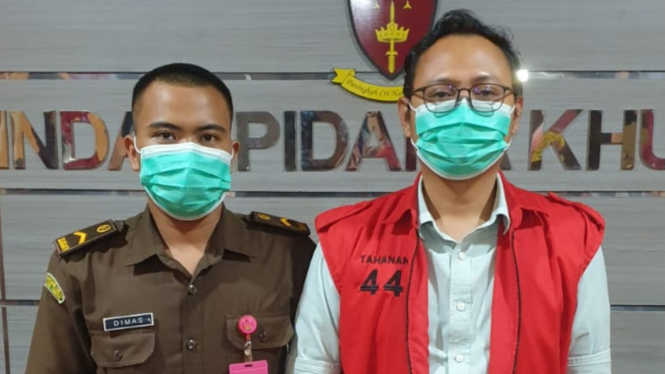 SN, tersangka baru kasus korupsi INKA berompi merah.
