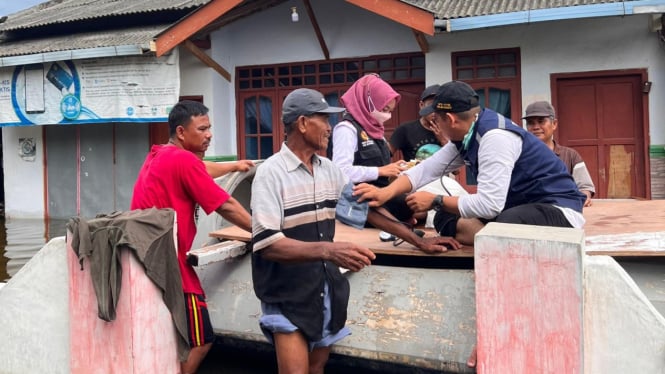 Korban banjir di Mojokerto mulai tersereng penyakit.