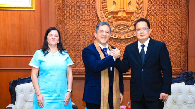 Pj Gubernur Jatim Menerima Kunjungan Dubes Argentina