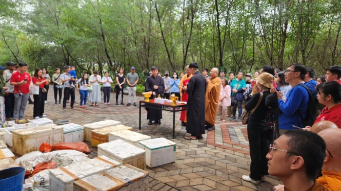 YBA gelar ritual Fang Sheng di Kebun Raya Mangrove Surabaya