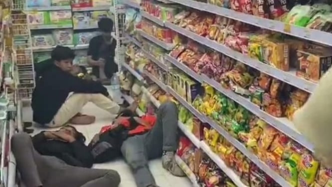 Viral komunitas CB memadati minimarket di Nganjuk