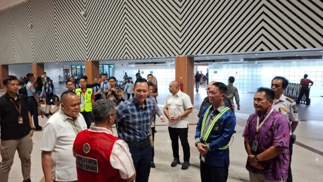 AHY saat Sidak Bandara Juanda