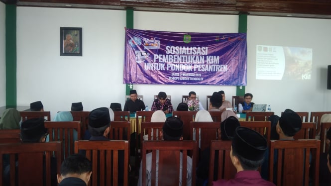 Sosialisasi Pembentukan KIM Pesantren di Trenggalek.