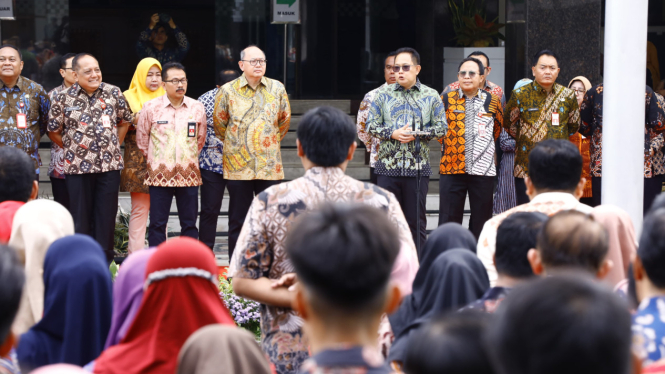 Pj Gubernur Jatim Adhy Karyono apel pagi di Gedung Negara Grahadi Surabaya.