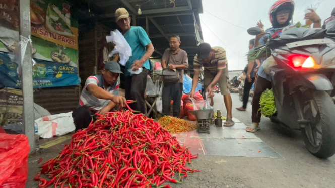 Pedagang cabai di Pasar Tanjung Anyar