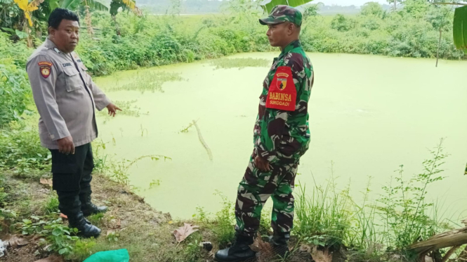 Balita ditemukan meninggal di empang belakang rumah