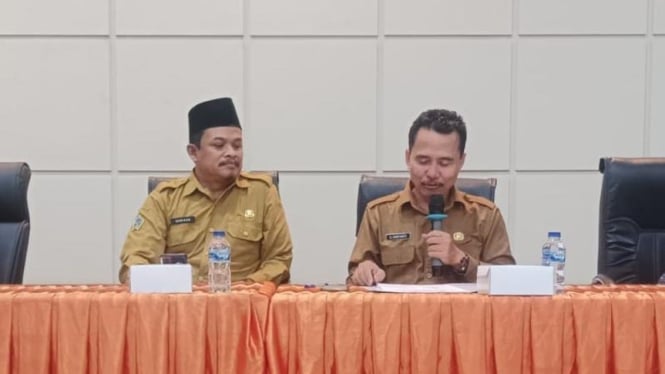 Kadispendik Gresik S. Heriyanto (kanan)