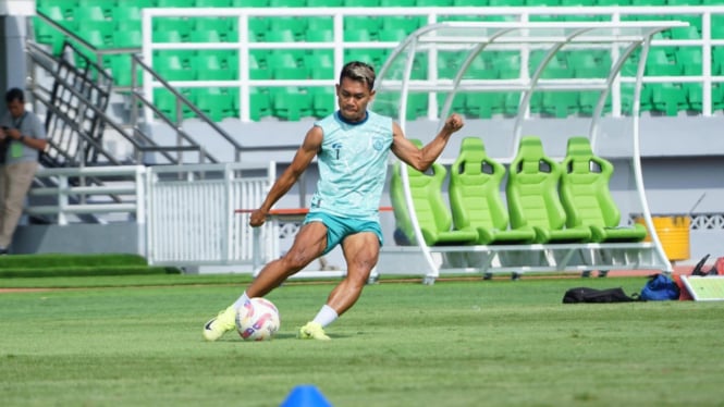 Pemain Gresik United saat sesi latihan di Gelora Delta Sidoarjo