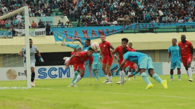 Pertandingan Persela versus Persepal FC