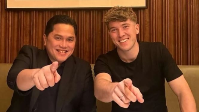 Ole Romeny bersama Ketum PSSI Erick Thohir