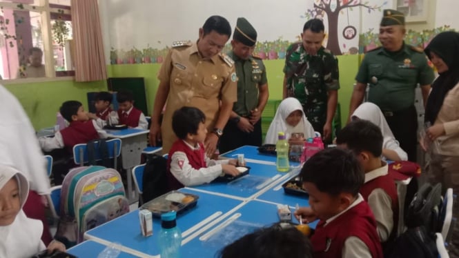 Sebanyak 3.500 siswa mendapatkan makan siang bergizi.