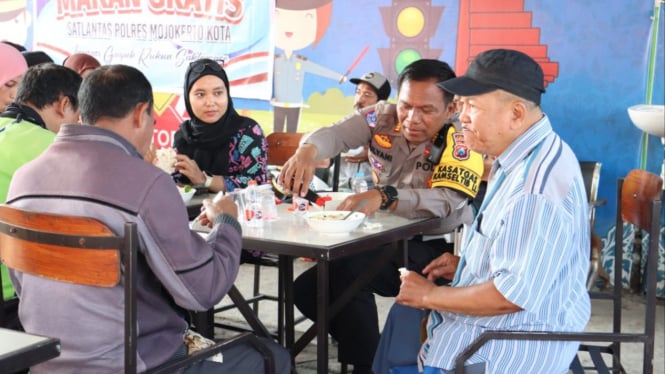 Program Makan Gratis Satlantas Polres Mojokerto Kota