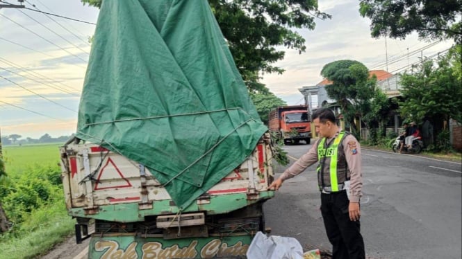 Dua remaja meninggal usia tabrak truk