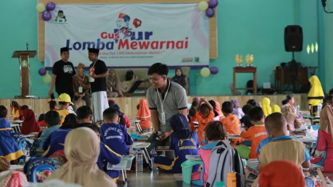 Lomba mewarnai sketsa Gus Dur di Sumenep