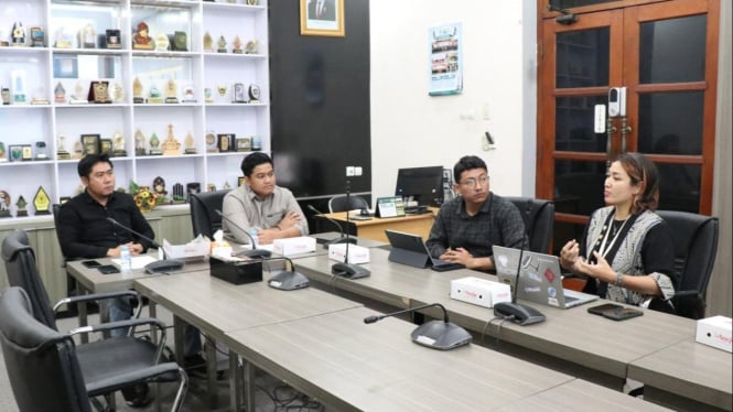 Arija Rose Wanodya, perwakilan Google Indonesia di kantor DPRD Gresik