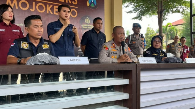 Konferensi Pers Tim Laboratorium Forensik (Labfor) Polda Jatim.