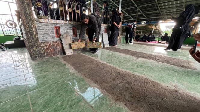 Lokasi makam keramat palsu yang dibongkar.