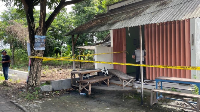 Penemuan mayat di sebuah warung kopi.