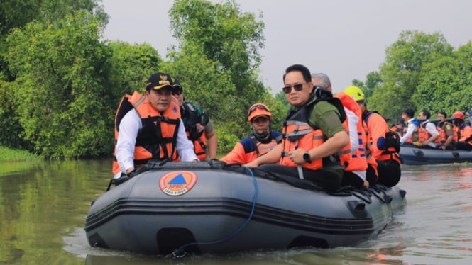 Pj Gubernur Adhy Susur Sungai Kedungpeluk