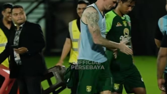 Kesedihan pemain Persebaya usai kalah dari Barito Putera