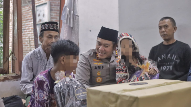 Jajaran Polres Blitar di Rumah Korban Mutilasi UK